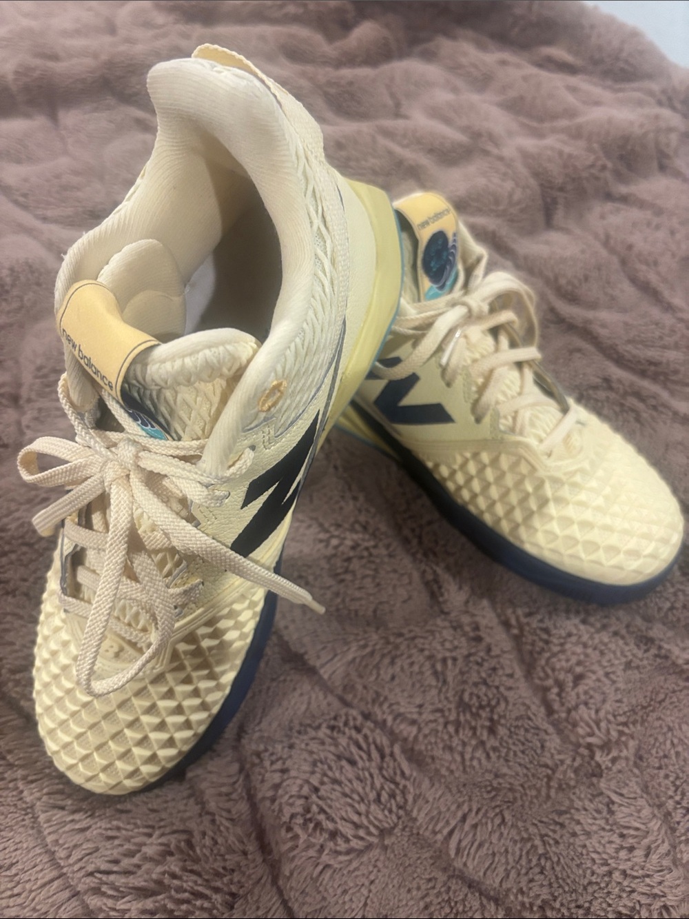 New balance women’s Sneakers with Navy Accents